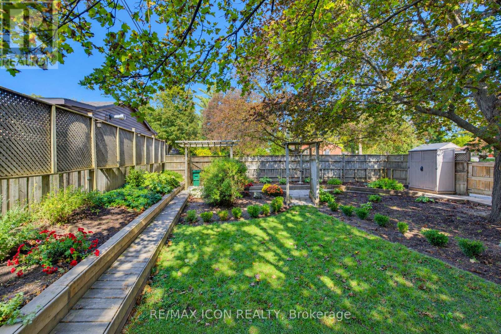 64 LOWREY AVENUE S - 34