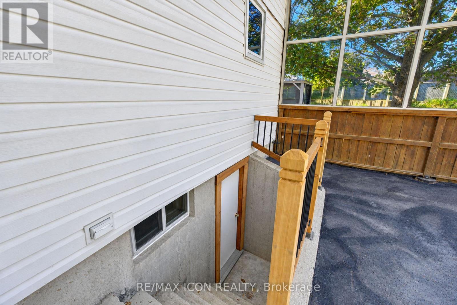 64 LOWREY AVENUE S - 37