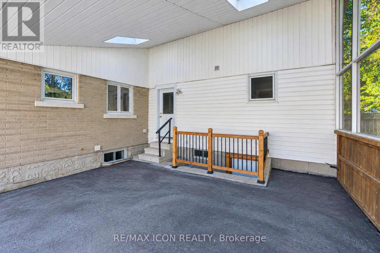 64 LOWREY AVENUE S - 39