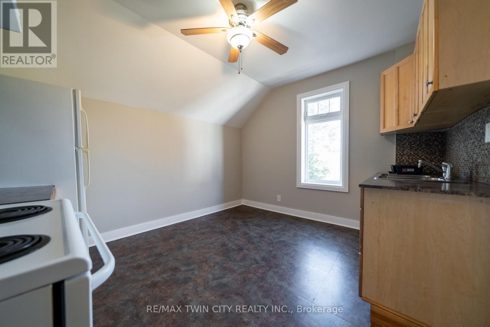 A - 76 RICHMOND STREET, Brantford — photo 9