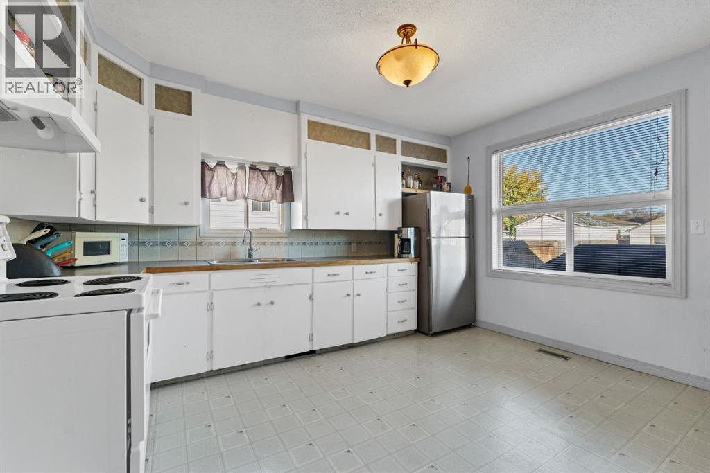 922 4 Street SE - 10