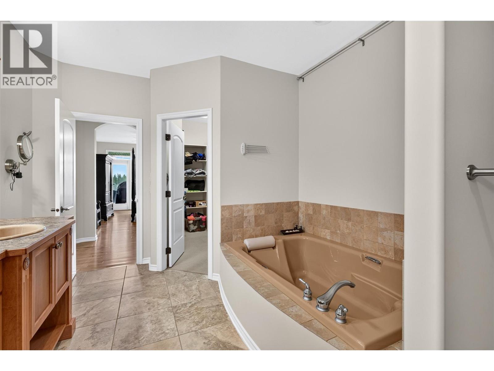 #21 3800 Gallaghers Pinnacle Way - 22