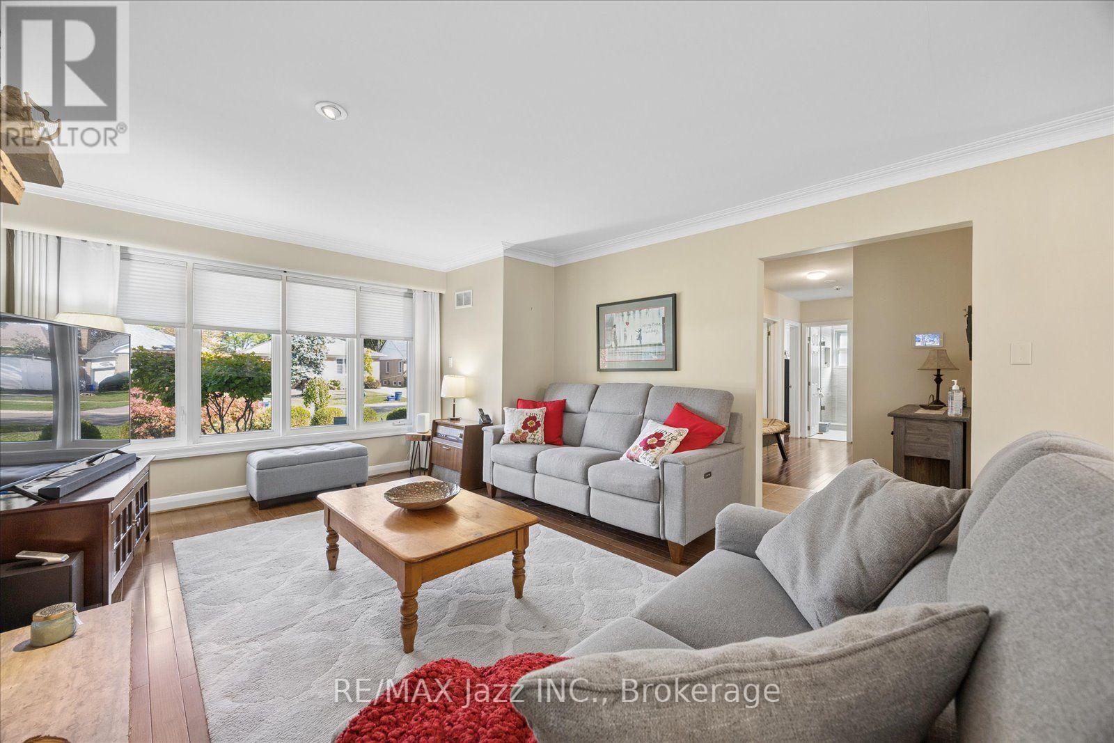 700 Grierson Street, Oshawa, ON photo 8