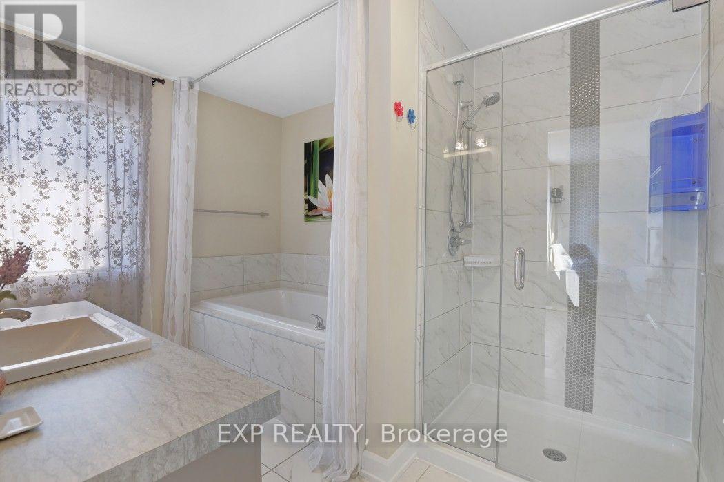 225 SUNSET CRESCENT - 21