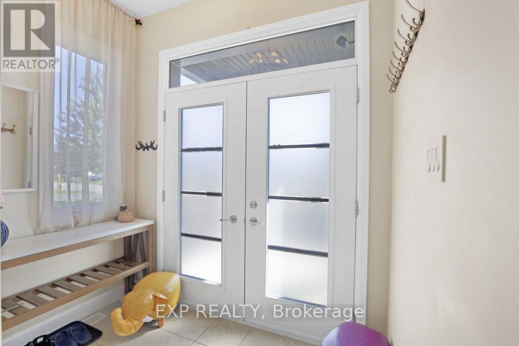 225 SUNSET CRESCENT - 4