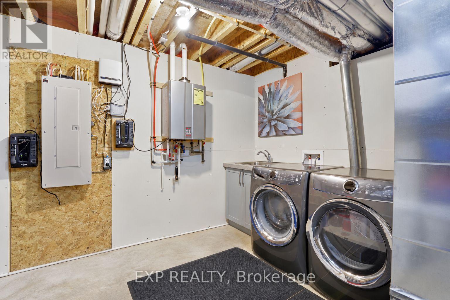 225 SUNSET CRESCENT - Image 33