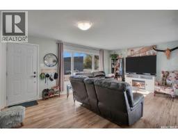 Family room - 1014 5th Street, Rosthern, SK S0K3R0 Photo 6