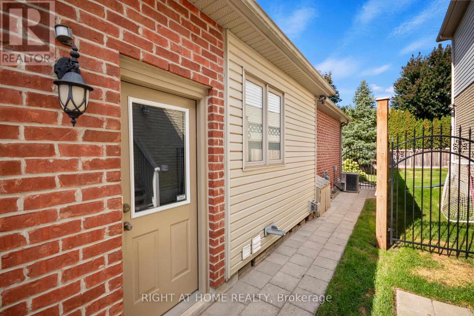 169 WEST RIVERTRACE WALK - Image 39