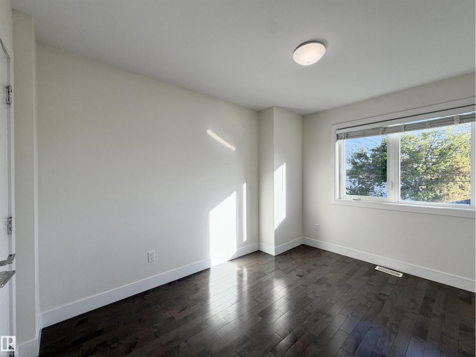 11127 77 AV NW - 26