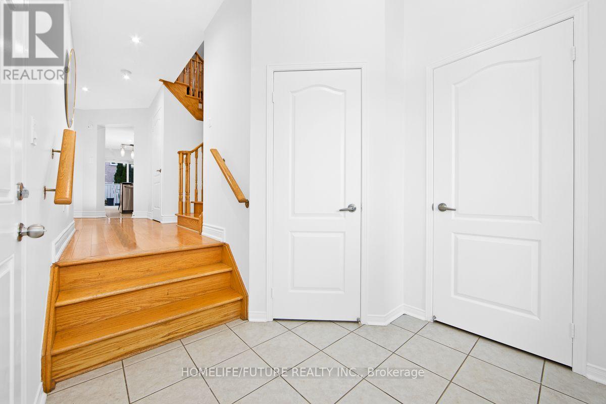 25 Thackery Drive, Ajax, ON photo 4