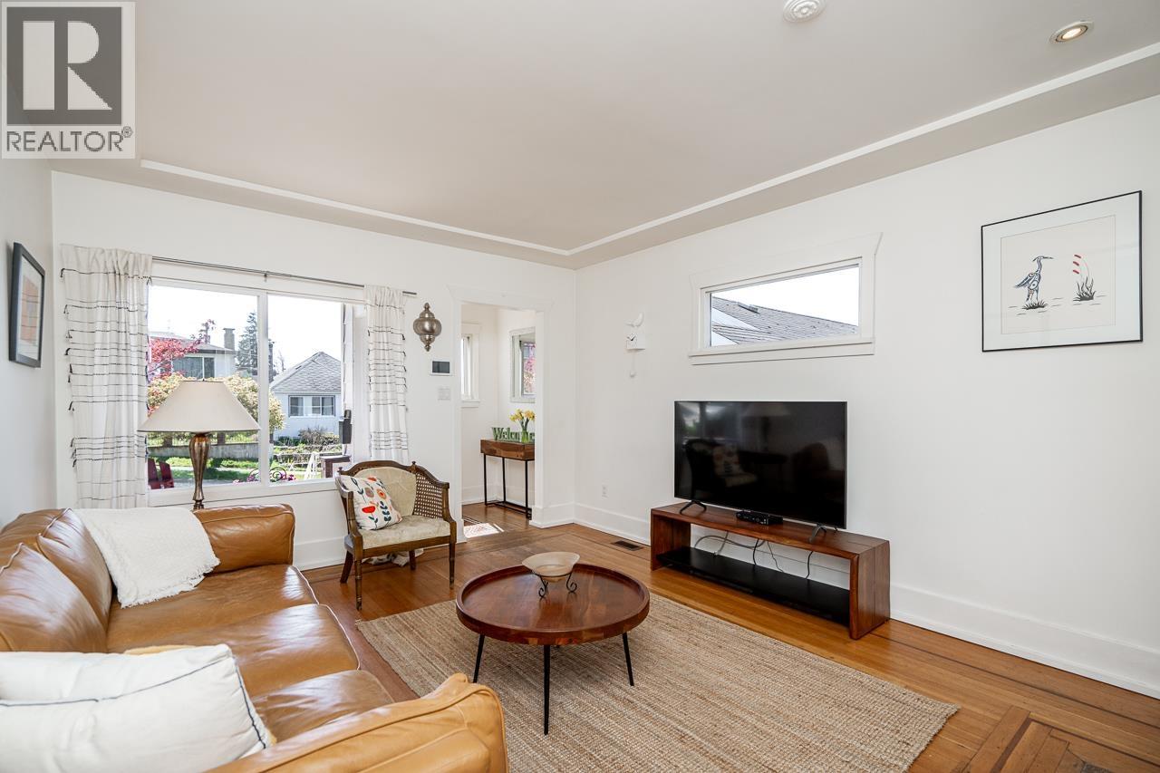 3415 DUNDAS STREET, Vancouver