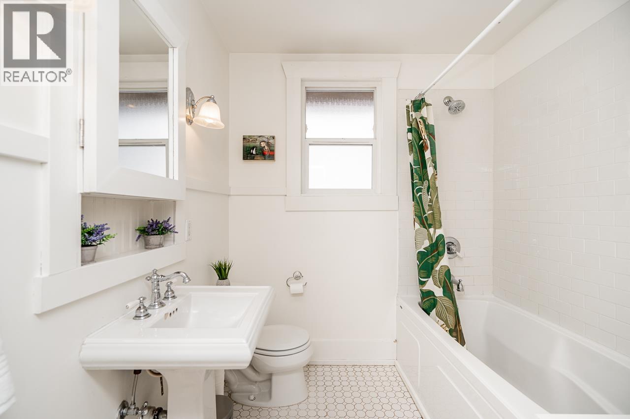 3415 DUNDAS STREET, Vancouver