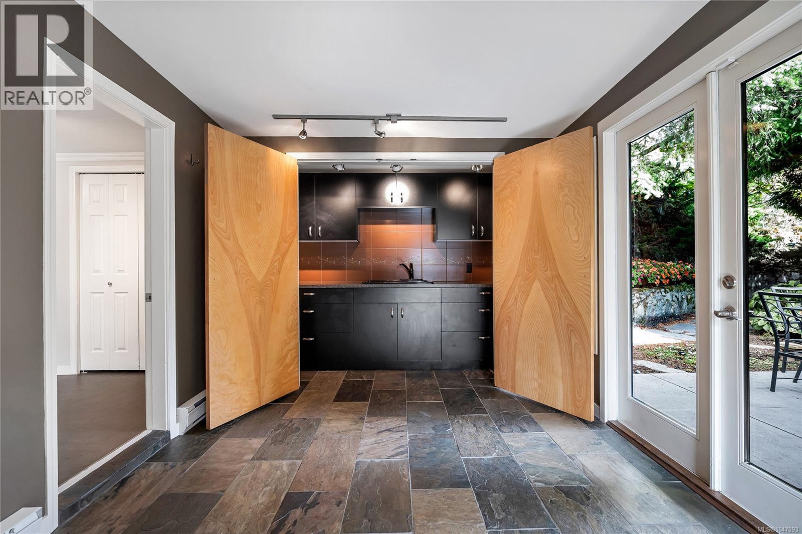 931 Lakeview Ave - Image 5