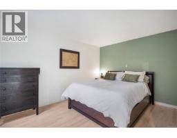 Entrance - 931 Lakeview Ave, Saanich, BC V8X3H7 Photo 10