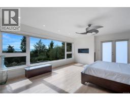 931 Lakeview Ave, Saanich, BC V8X3H7 Photo 16