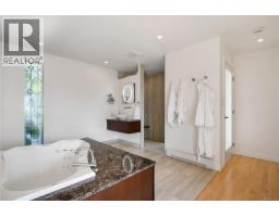 931 Lakeview Ave, Saanich, BC V8X3H7 Photo 19