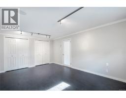 931 Lakeview Ave, Saanich, BC V8X3H7 Photo 13