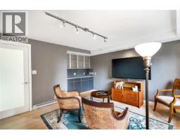 931 Lakeview Ave, Saanich, BC V8X3H7 Photo 12