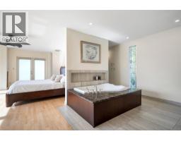 931 Lakeview Ave, Saanich, BC V8X3H7 Photo 18
