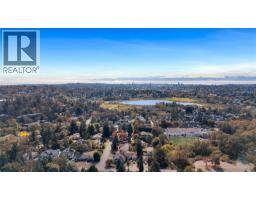 931 Lakeview Ave, Saanich, BC V8X3H7 Photo 36