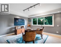 931 Lakeview Ave, Saanich, BC V8X3H7 Photo 11