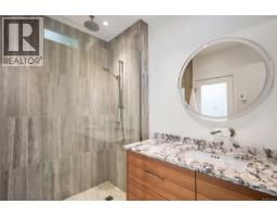 931 Lakeview Ave, Saanich, BC V8X3H7 Photo 14
