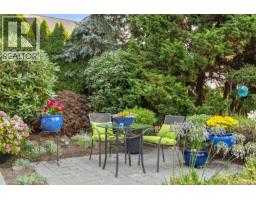 931 Lakeview Ave, Saanich, BC V8X3H7 Photo 23