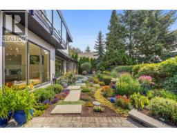 931 Lakeview Ave, Saanich, BC V8X3H7 Photo 22