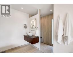 931 Lakeview Ave, Saanich, BC V8X3H7 Photo 59