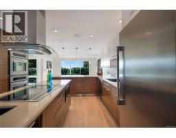931 Lakeview Ave, Saanich, BC V8X3H7 Photo 43