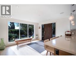 931 Lakeview Ave, Saanich, BC V8X3H7 Photo 42