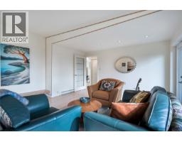 Living room - 931 Lakeview Ave, Saanich, BC V8X3H7 Photo 9