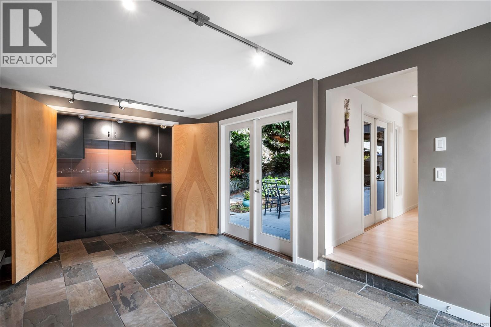 931 Lakeview Ave - Image 53