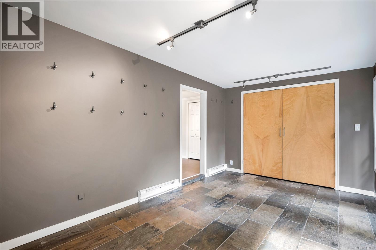 931 Lakeview Ave - 54