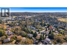 931 Lakeview Ave, Saanich, BC V8X3H7 Photo 32