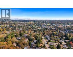 931 Lakeview Ave, Saanich, BC V8X3H7 Photo 35