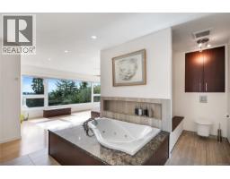 931 Lakeview Ave, Saanich, BC V8X3H7 Photo 61
