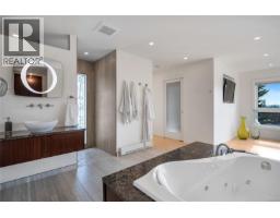 931 Lakeview Ave, Saanich, BC V8X3H7 Photo 62