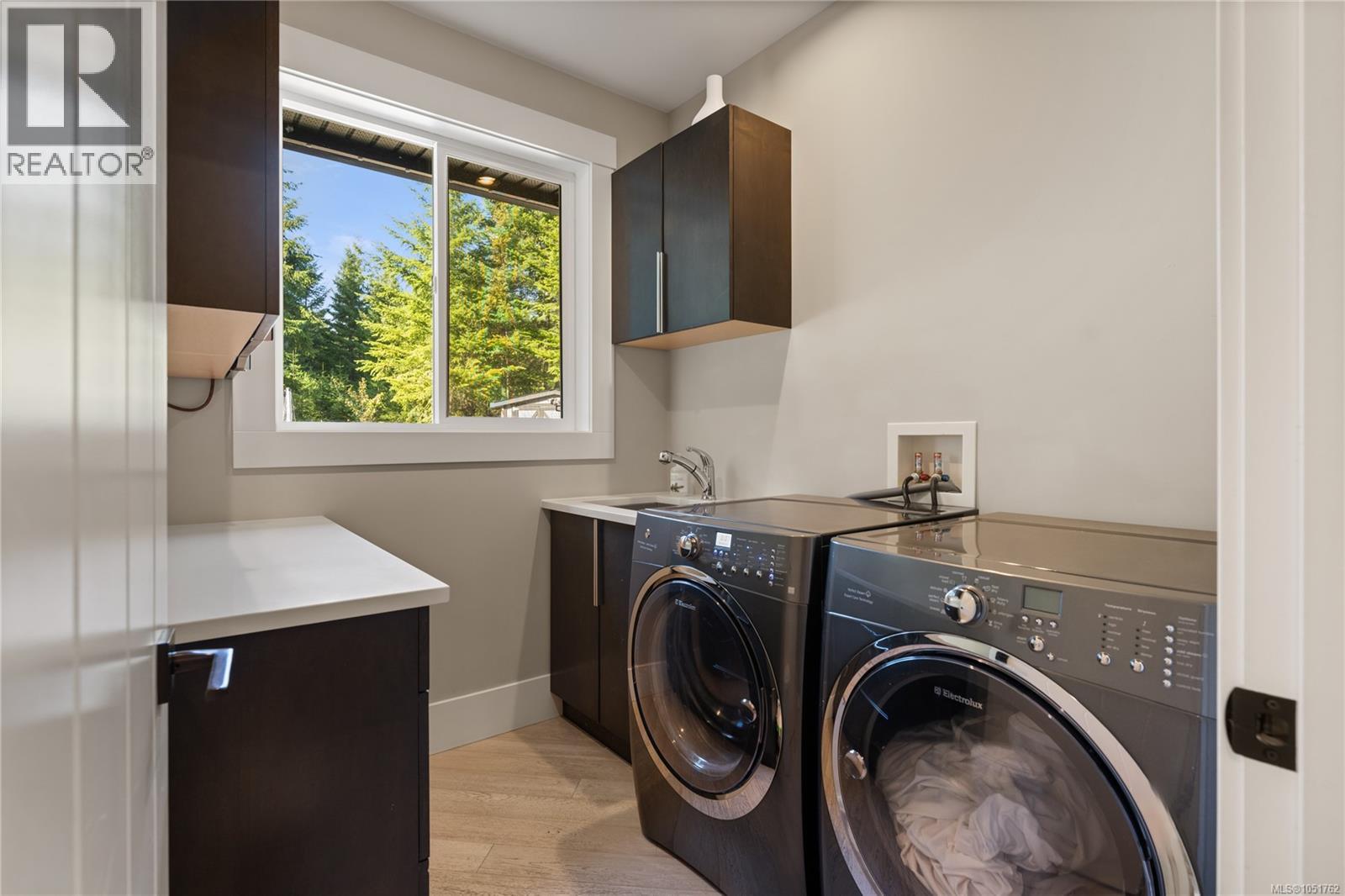 3349 Creekside Pl, Nanaimo