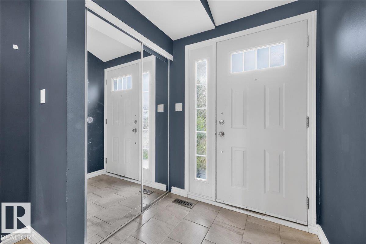 #9 3115 119 ST NW - 8