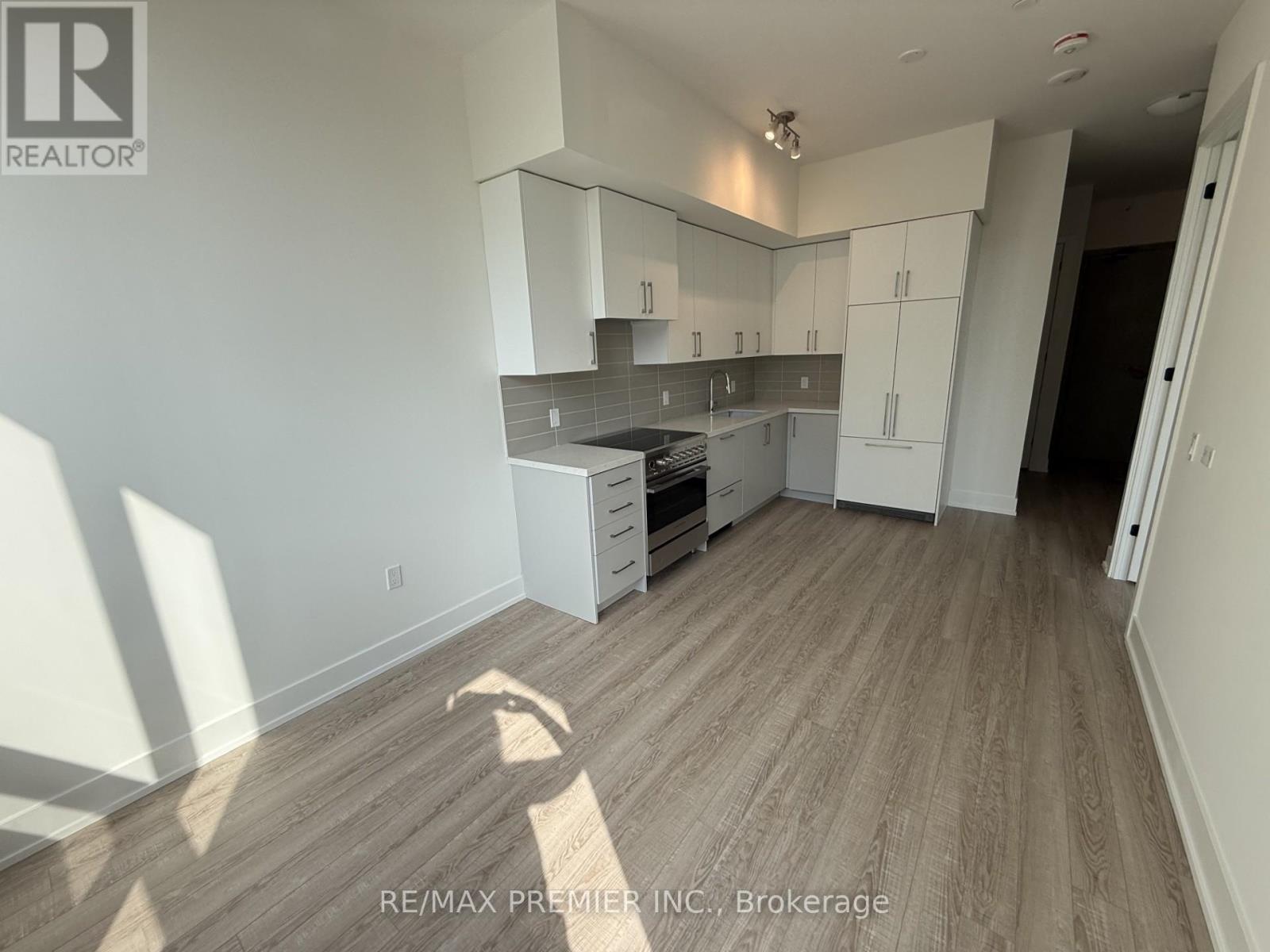106 - 2075 KING ROAD, King (King City) — photo 10