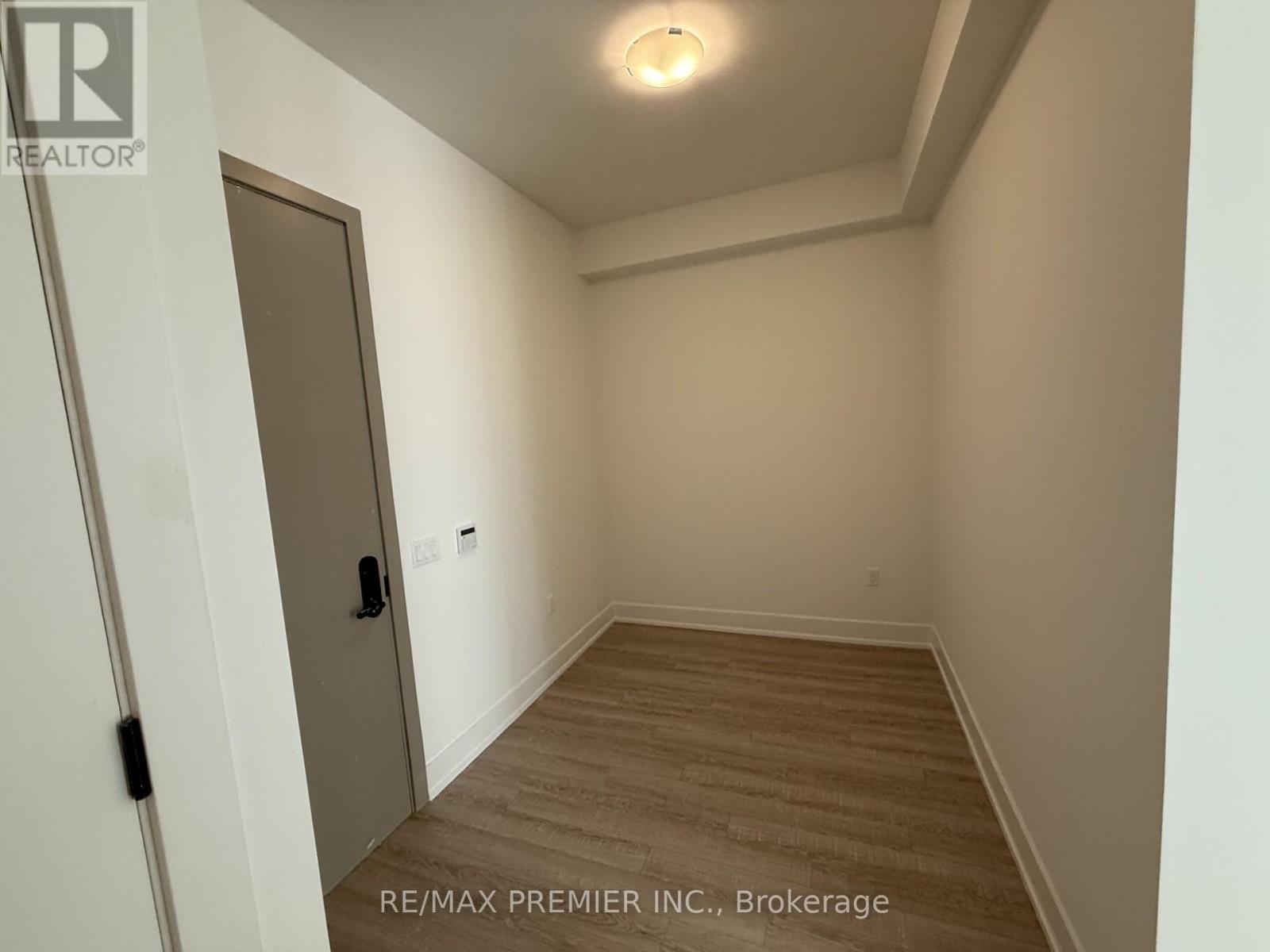 106 - 2075 KING ROAD, King (King City) — photo 11