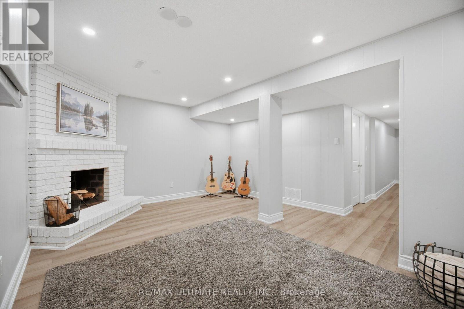 #63 2120 RATHBURN ROAD E - 16