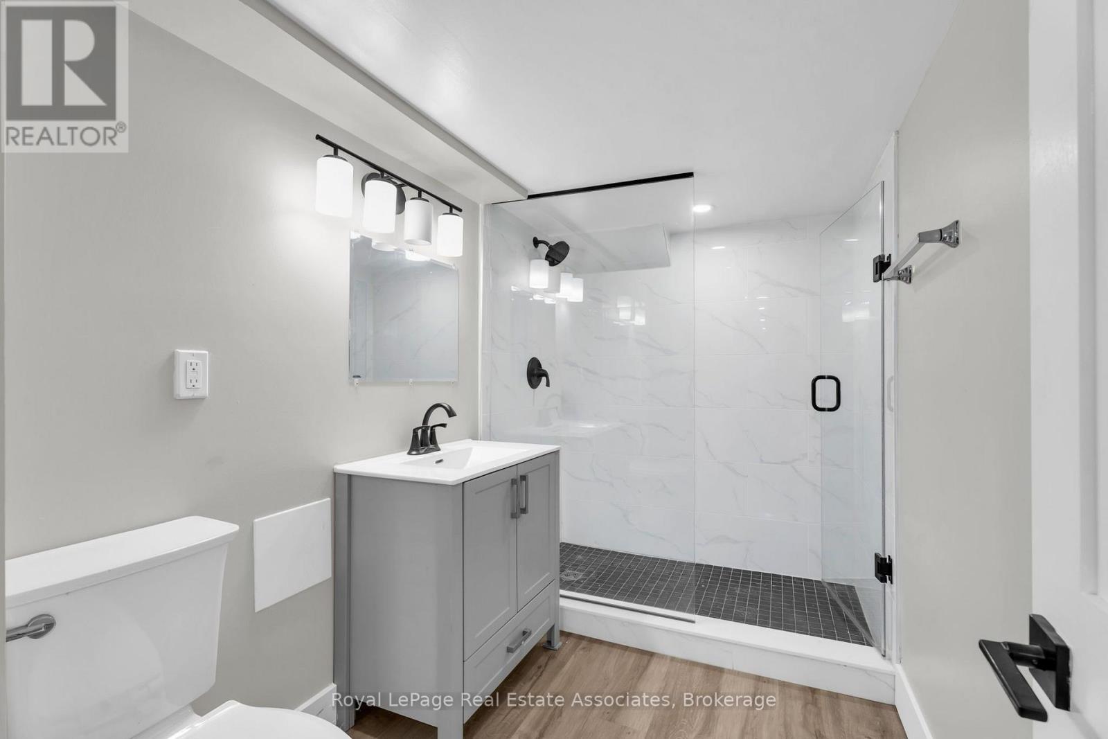 526 King Street East, Hamilton, ON photo 11