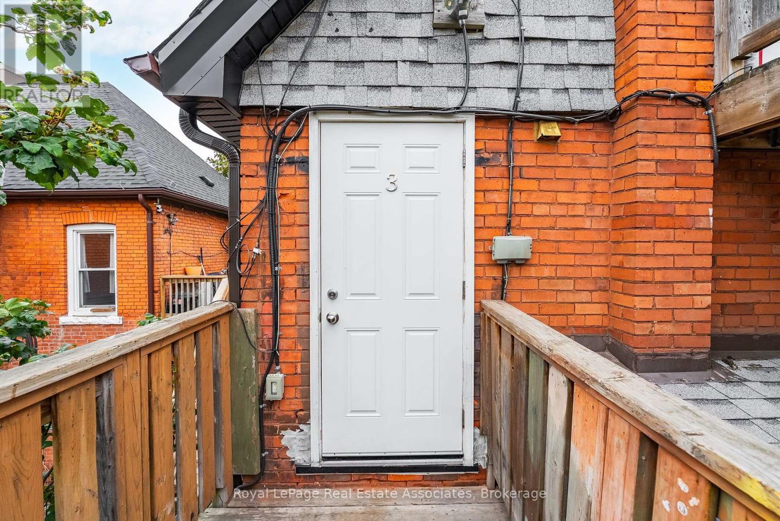 526 King Street East, Hamilton, ON photo 13