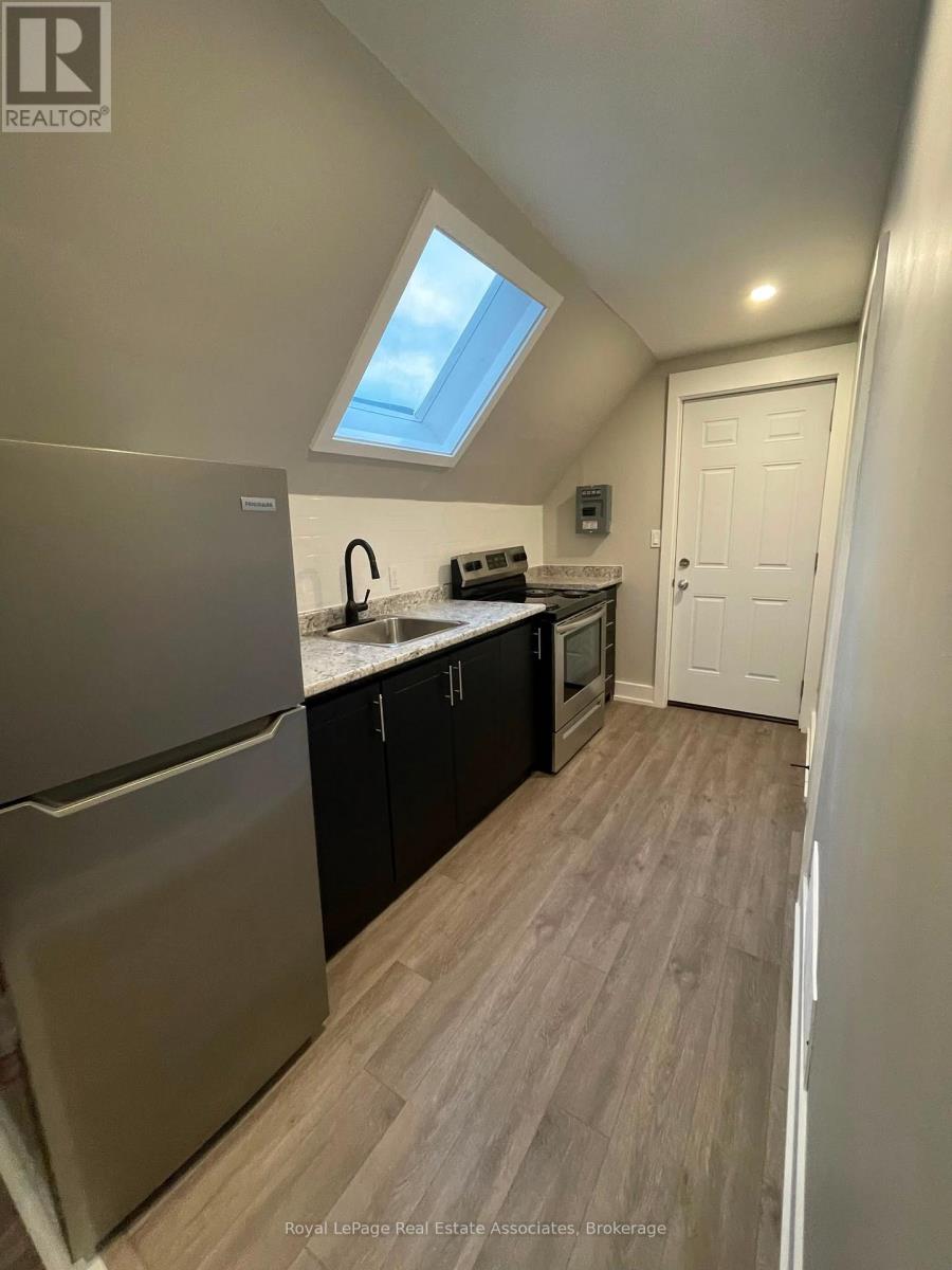 526 KING STREET E - 23