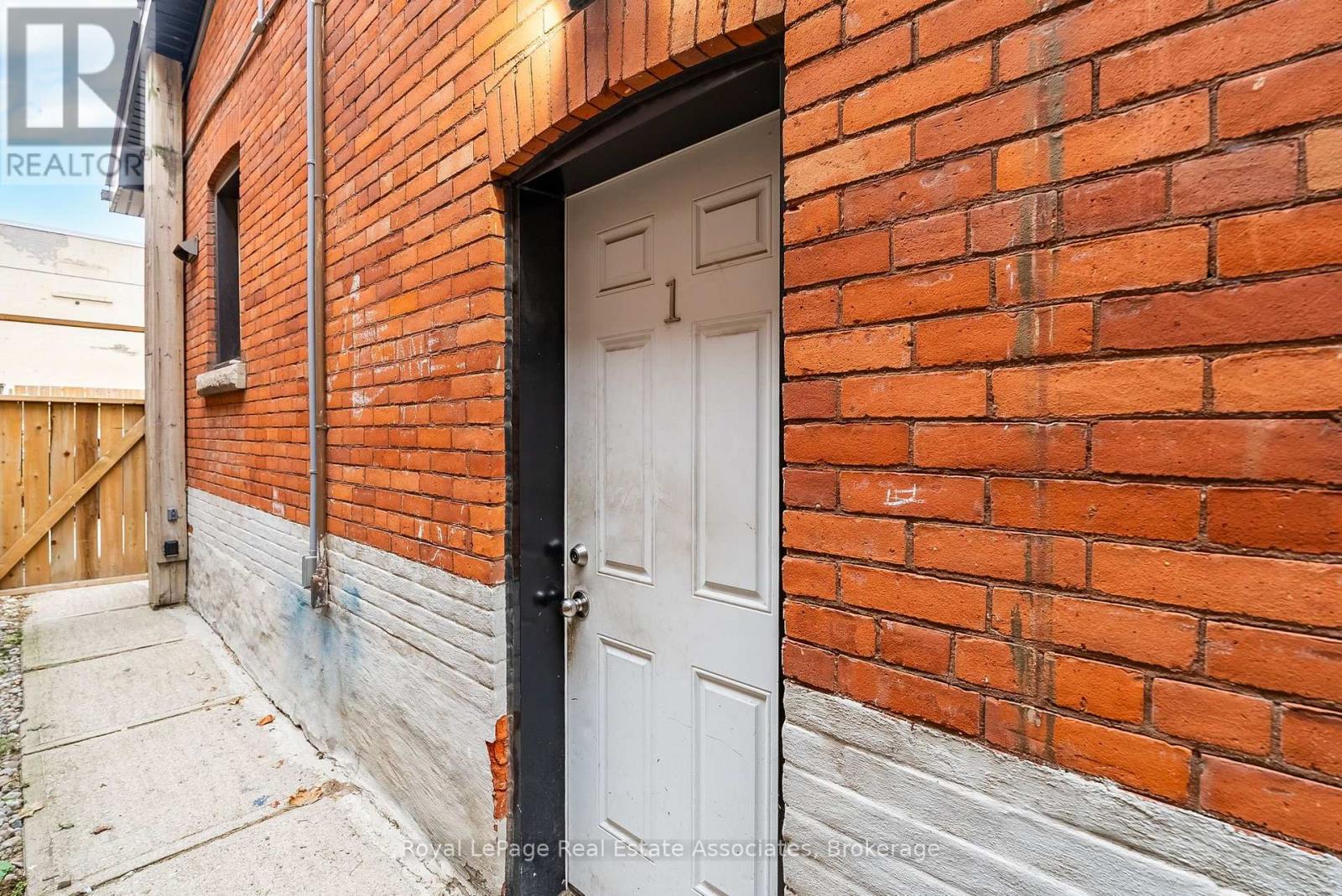 526 King Street East, Hamilton, ON photo 3