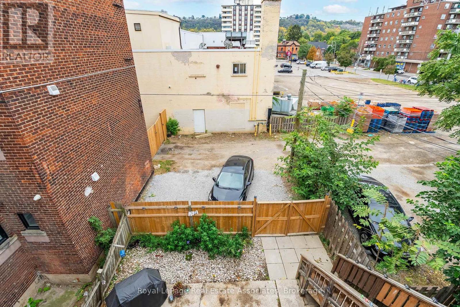 526 King Street East, Hamilton, ON photo 32