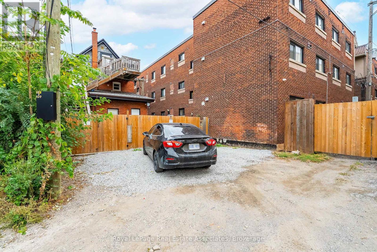 526 KING STREET E - 33