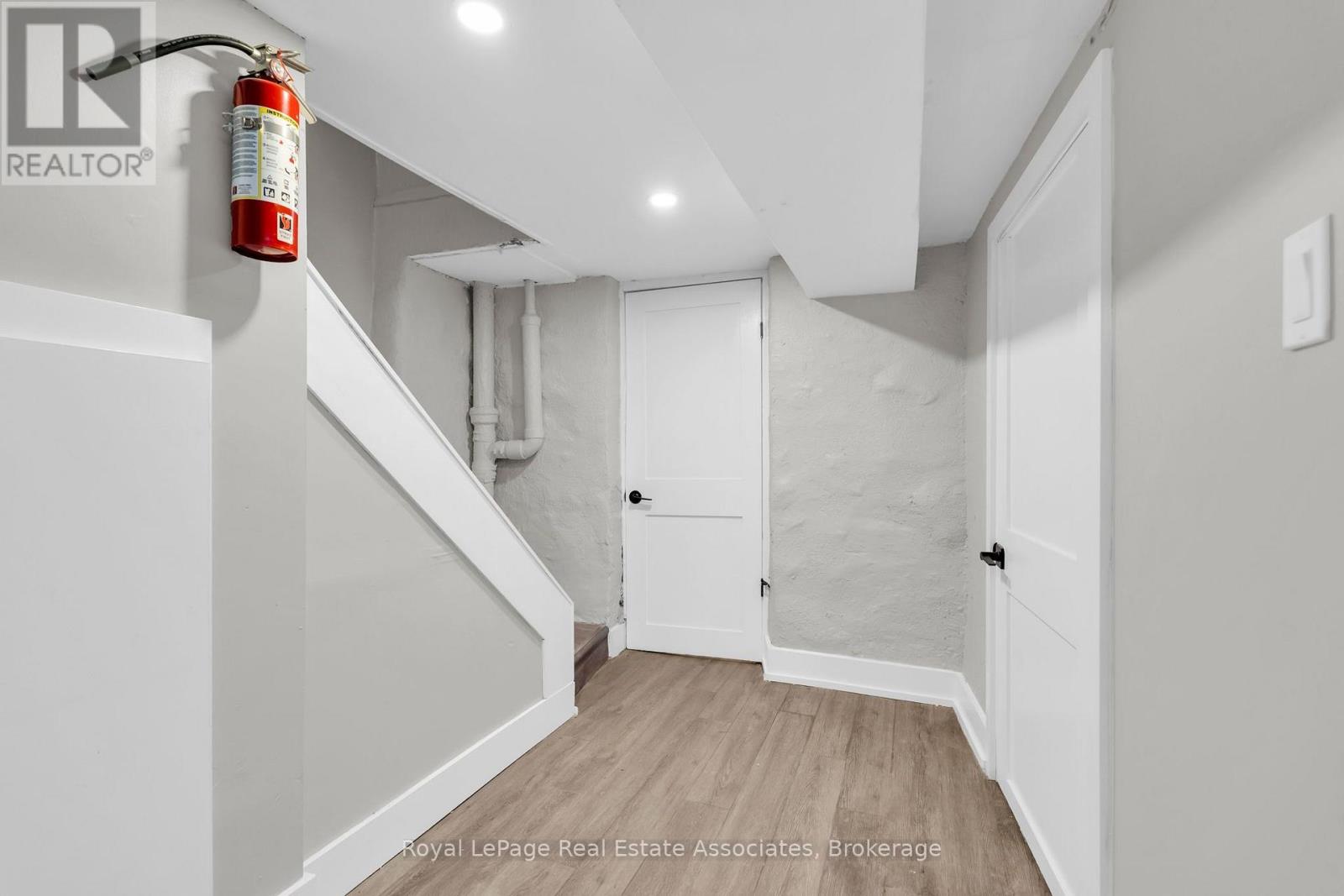 526 King Street East, Hamilton, ON photo 4
